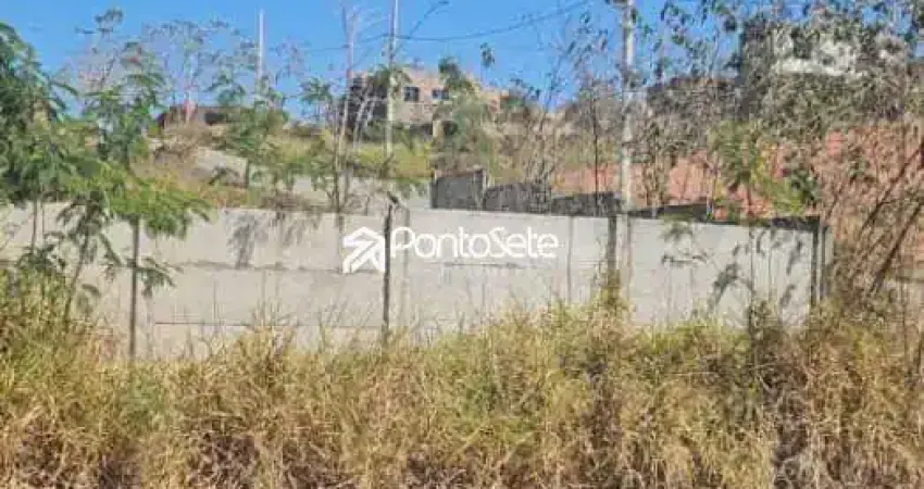 Terreno à venda no Jardim Candelária, Divinópolis 