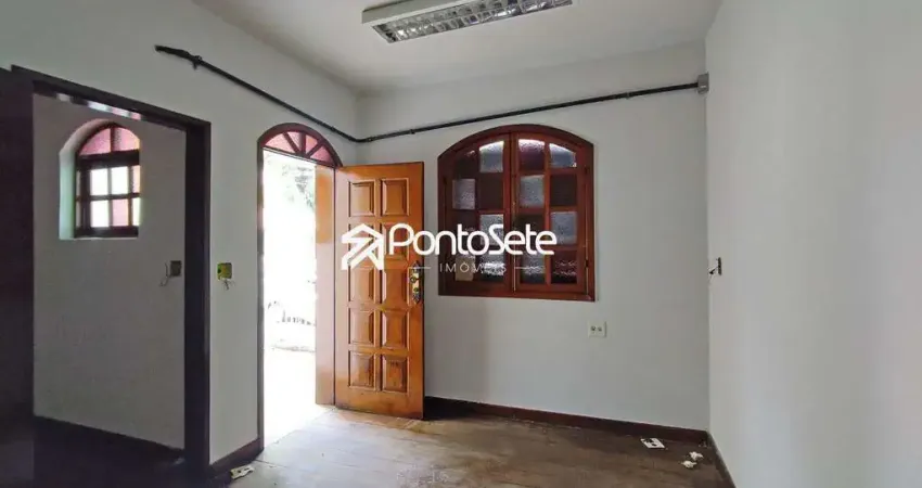 Casa com 9 quartos para alugar no Centro, Divinópolis