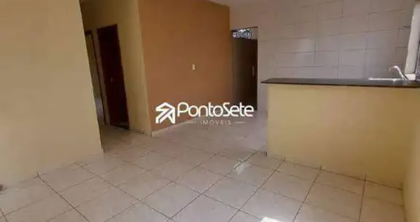 Casa com 3 quartos para alugar no Davanuze, Divinópolis 