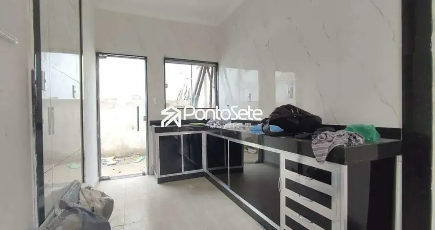 Casa com 2 quartos para alugar no Sagrada Família, Divinópolis 