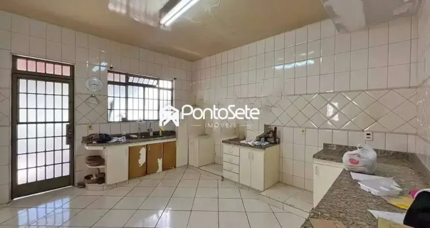 Casa com 4 quartos para alugar no Centro, Divinópolis