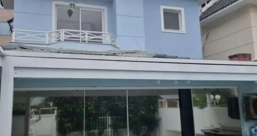 Casa à venda no Recreio dos Bandeirantes, Rio de Janeiro-RJ: 4 quartos, 2 suítes, 2 salas, 5 banheiros, 2 vagas, 220m²!