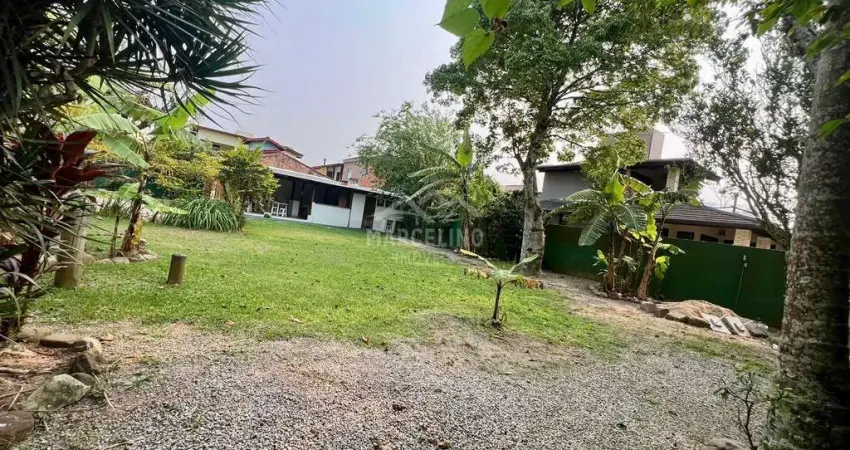 Terreno à venda no bairro Praia da Ferrugem - Garopaba/SC