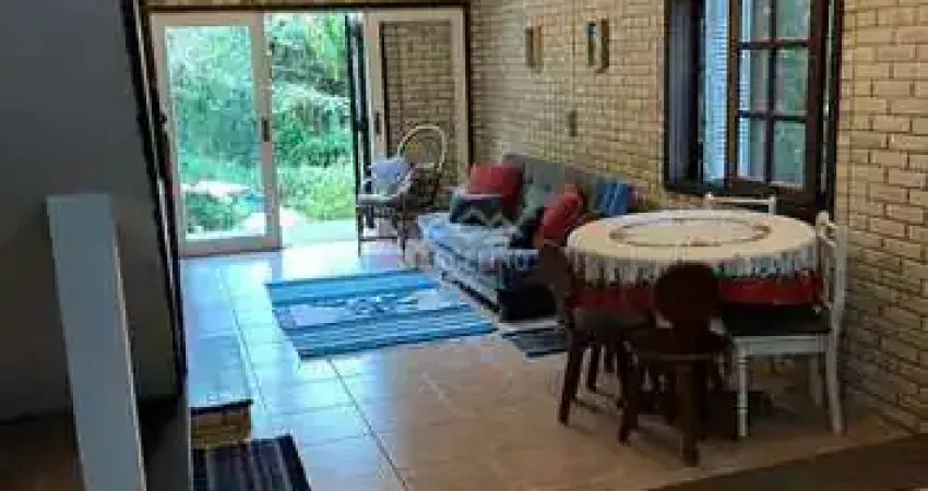 Casa com 4 quartos para alugar na Praia do Rosa, Imbituba