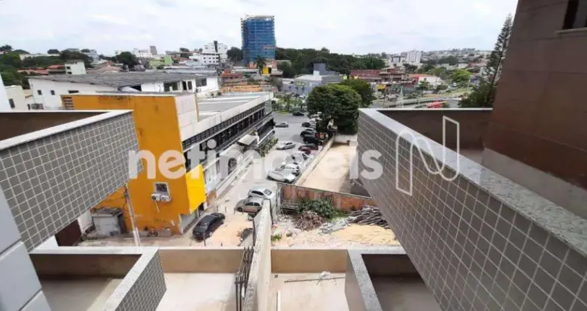 Cobertura com 4 quartos, sendo 2 suítes, suíte máster com closet, área em torno de 235m²;.