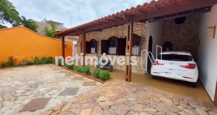 Casa com 3 quartos à venda na Rua Apucarana, Ouro Preto, Belo Horizonte