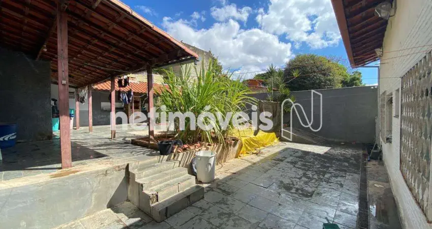 Casa com 3 quartos à venda na Rua Comendador Gomes, Santa Terezinha, Belo Horizonte