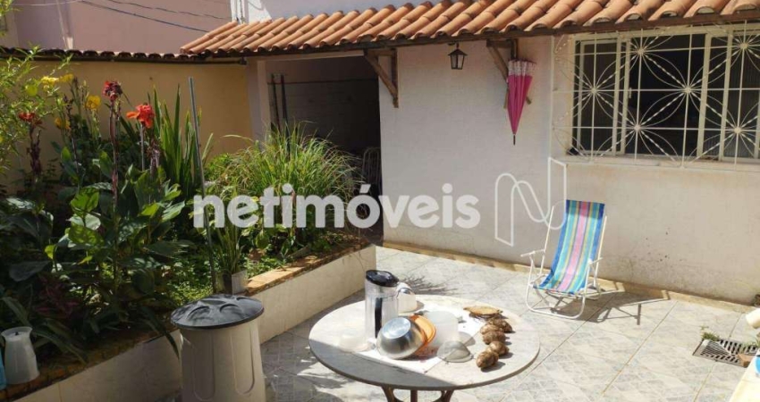 Casa com 3 quartos à venda na Rua Nascimento Teixeira, Industrial, Contagem