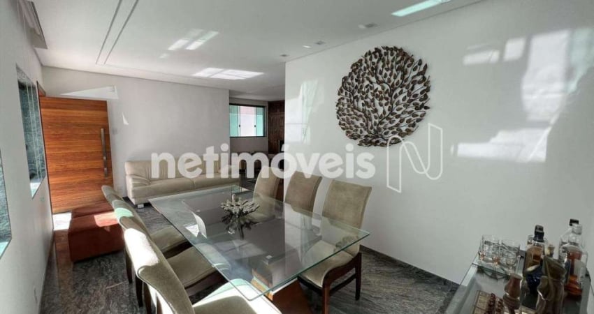 Casa com 3 quartos à venda na Rua Pitangui, Sagrada Família, Belo Horizonte