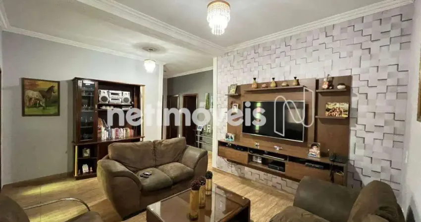 Casa com 3 quartos à venda na Avenida Professor Clóvis Salgado, Itatiaia, Belo Horizonte