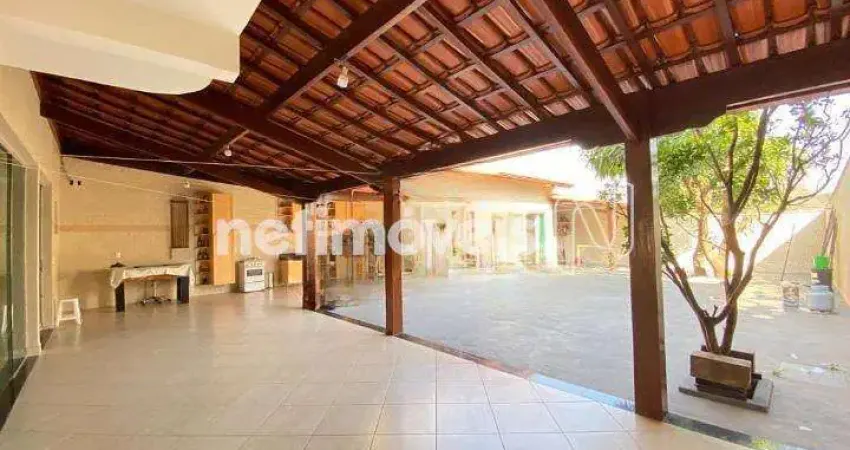Casa com 3 quartos à venda na Rua Jonas Vanucci Lins, Paquetá, Belo Horizonte
