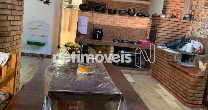 Casa com 4 quartos à venda na Rua Latânia, Arvoredo, Contagem