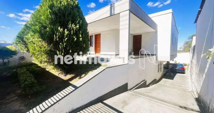 Casa com 4 quartos à venda na Rua Alberto Silva, Celvia, Vespasiano
