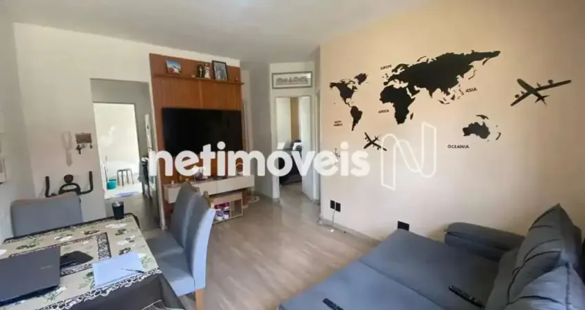 Excelente casa em condominio com área externa com cobertura parcial e churrasqueira;