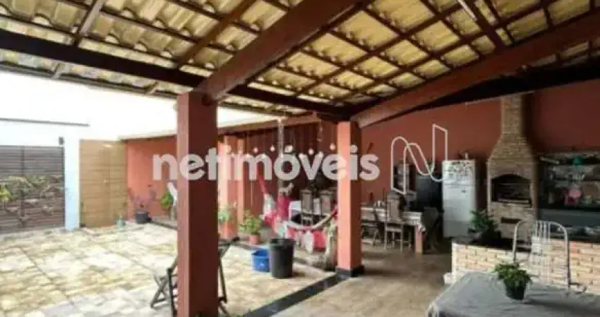Casa ampla de 4 quartos localizada no são benedito, em santa luzia, mg