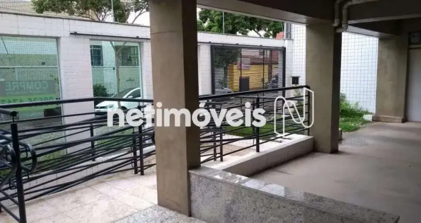 Prédio luxuoso 100% revestido, sobre pilotis, elevador, interfone, portão eletrônico.