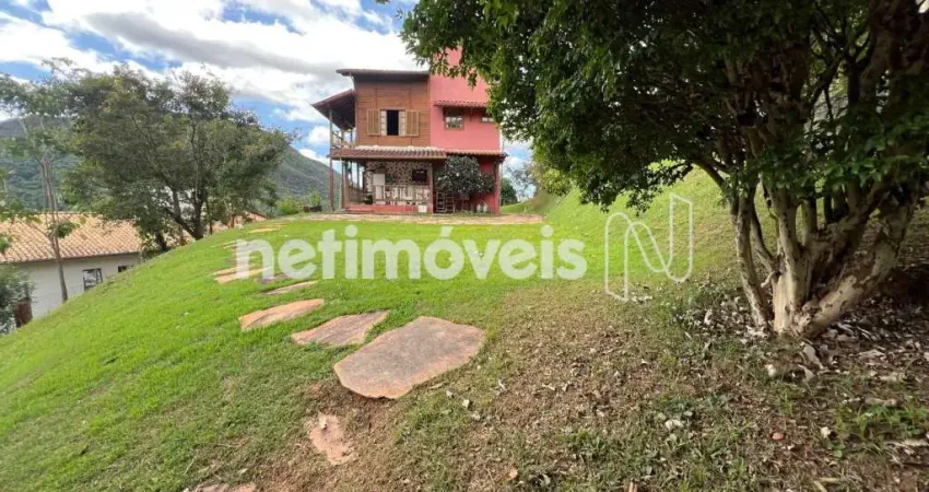 Casa em madeira charmosa e aconchegante no condomínio veredas das gerais!