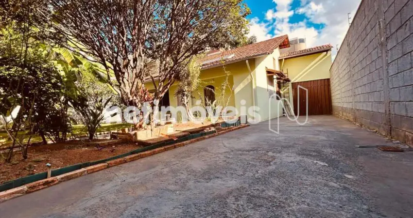 Casa com 3 quartos à venda na Rua Castelo Serpa, Castelo, Belo Horizonte
