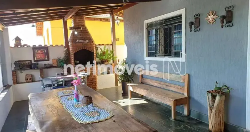Casa com 3 quartos à venda na Rua Fluorina, Paraíso, Belo Horizonte