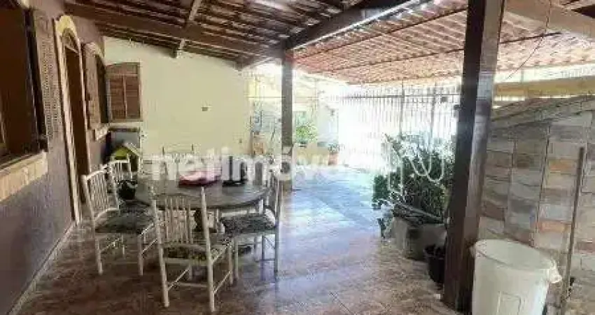 Casa com 4 quartos à venda na Rua Jovina Gomes de Souza, Letícia, Belo Horizonte