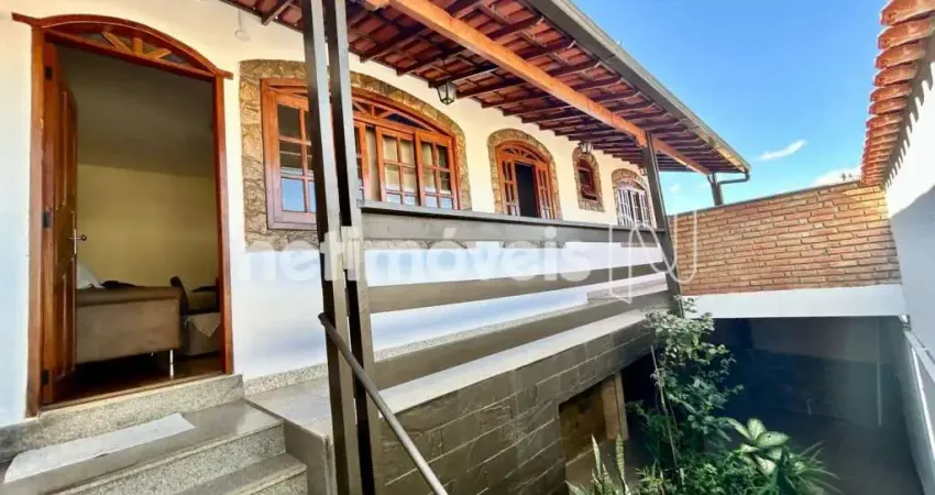 Casa com 3 quartos à venda na Rua Lírica, Santa Mônica, Belo Horizonte