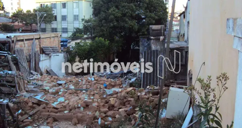 Terreno à venda na Rua Pitangui, Sagrada Família, Belo Horizonte