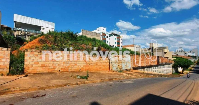 Terreno à venda na Alameda dos Canários, Cabral, Contagem