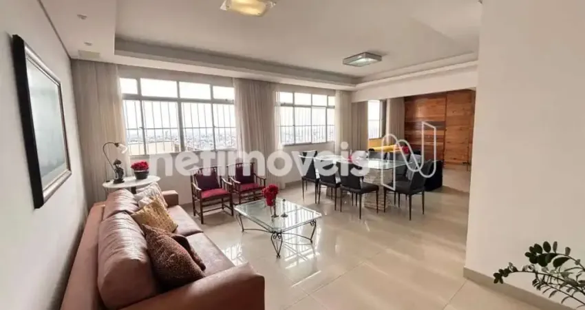 02 elevadores, quadra, salão de festa, academia, circuito interno.