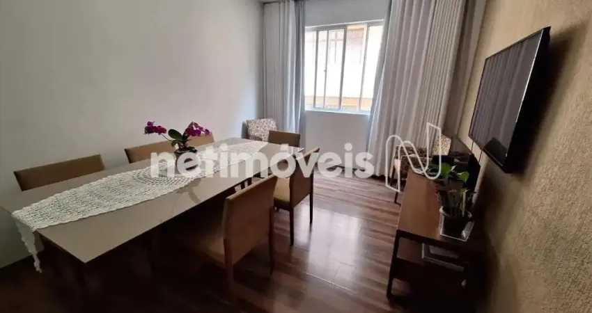 Espaçoso apartamento no buritis, com sala ampla, 3 quartos, a suíte com uma pequena varanda.