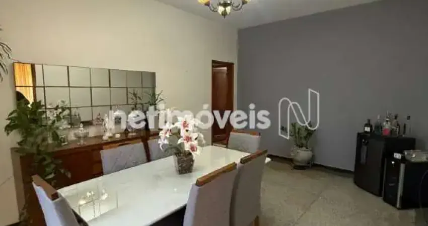 Oportunidade de moradia e investimento, casa no sagrada família!