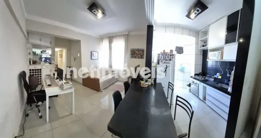 Apartamento de 02 quartos com elevador a venda na avenida do contorno.