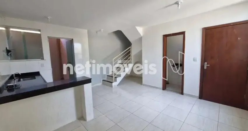 Casa geminada, 02 quartos, com entrada independente no bairro nacional