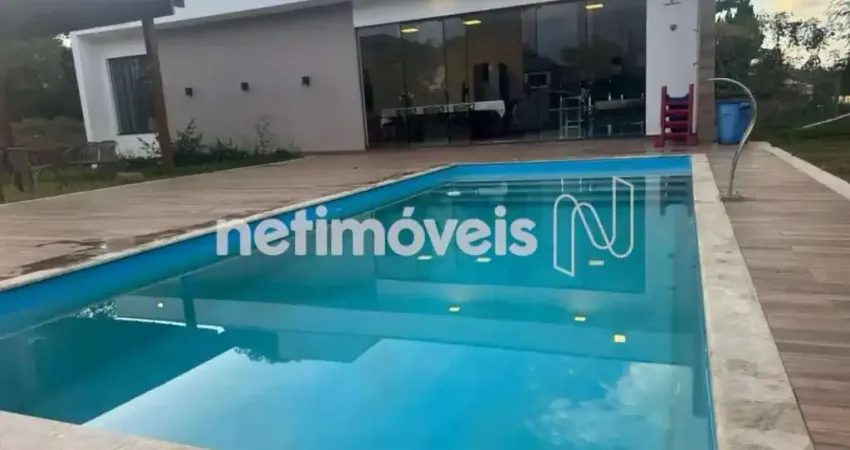 Casa ampla, com lazer completo e vista para a mata em condomínio seguro e exclusivo.