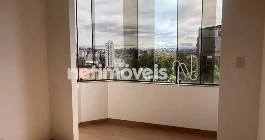 Cobertura, área de aproximadamente 147,00m²;, 03 quartos, 02 vagas, no santa rosa.