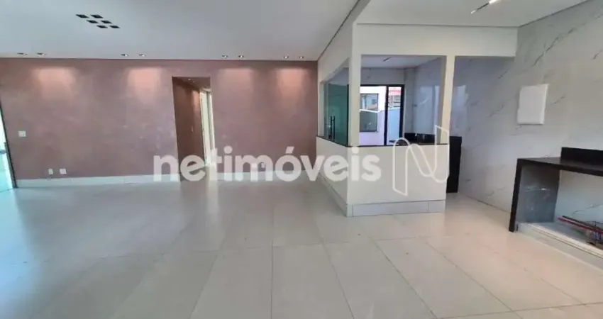 Casa linear de luxo no serrano – 3 quartos, 2 suítes e espaço gourmet