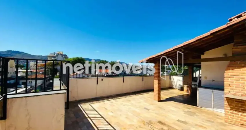 Rara no bairro, terraço gigante, vista definitiva, salão de festas, 2 vagas. 400m da praça.