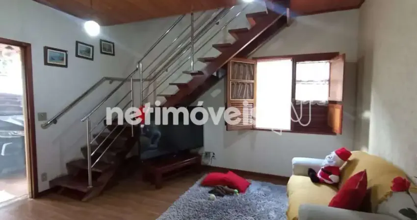 Casa Imponente com Área de Lazer Completa e 5 Vagas de Garagem