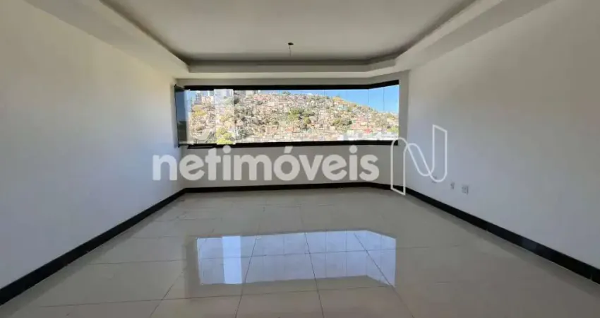 Apartamento amplo e arejado, e em excelente localização, próximo a diversos comércios