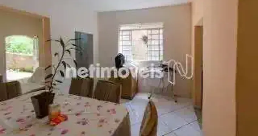Oportunidade! Casa com duas moradias em lote amplo de 390m²;