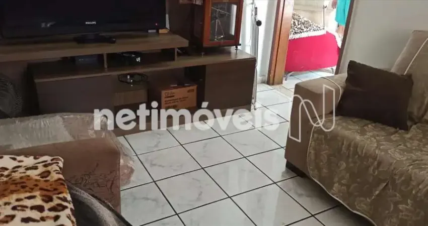 Casa de 3 quartos no bairro Minas Caixa, próximo de comércio e transporte.