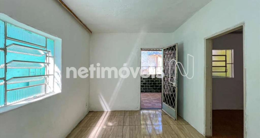 Casa com 3 quartos para alugar na Rua Deusdedith de Assis, Dom Bosco, Belo Horizonte