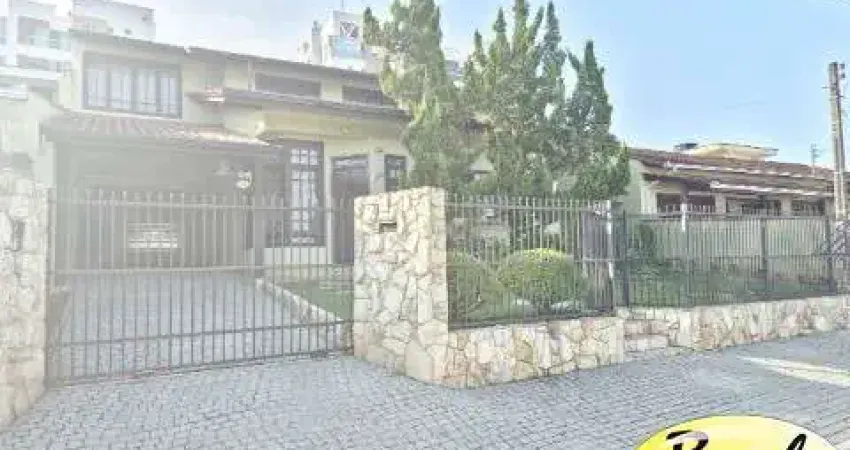 Vendo Casa de Alvenaria no Floresta com 2 quartos + 2 suítes e 220m² de área construída