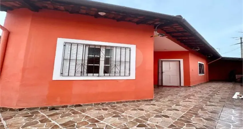 Casa com 2 quartos à venda na Rua Roberto Barrella, 419, Balneário Maracanã, Praia Grande