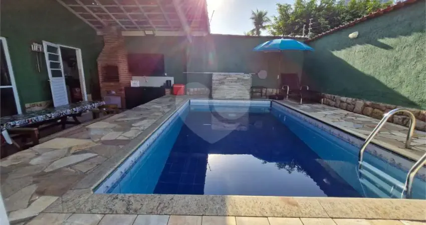 Casa com 3 quartos à venda na Rua Santa Terezinha, 215, Vila Caiçara, Praia Grande