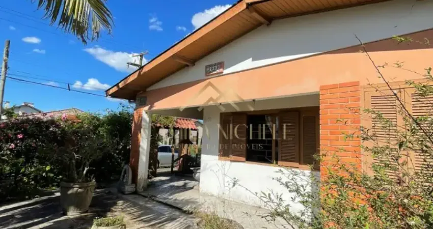 Casa de 3 dormitórios de esquina á venda na praia de capão novo.