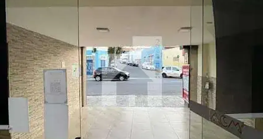 Vende-se prédio (2 andares) 260m² total ou Aluga-se (salão + salas nivel da rua - 160m²) - Vila Are