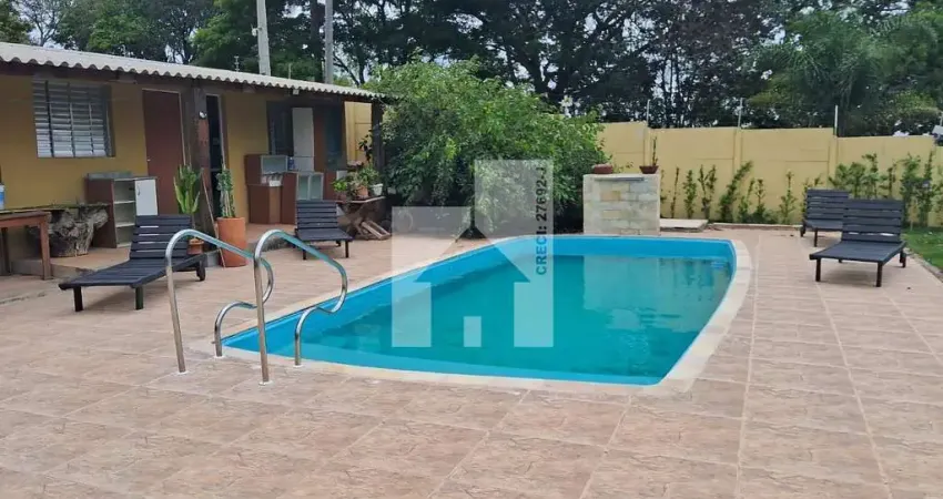 Vende ou permuta chácara (1.100 metros) com piscina, forno a lenha, canil, monitoramento, portão el