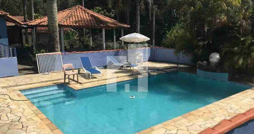 Magnífica Chácara à Venda com 3 Dormitórios sendo 1 Suíte, Área Gourmet com piscina,Aceita financia