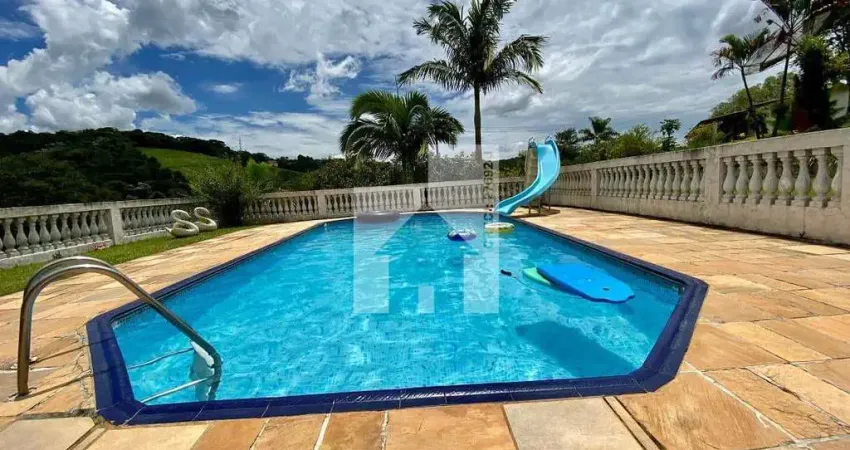 Encantadora Chácara à venda com 2 Casas , Área Gourmet com Piscina, Pomar - Parque das Videiras, Ja