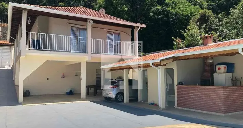 Chácara à venda,térrea com piscina 2 dormitorios lareira 4 vagas no bairro da roseira/ caxambu rose